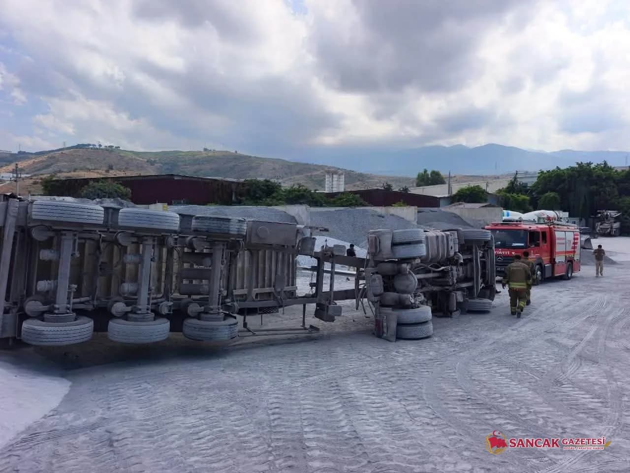 Arsuz Nardüzü’nde Devrilen Tır Kazası: Bir Vatandaş Yaralandı