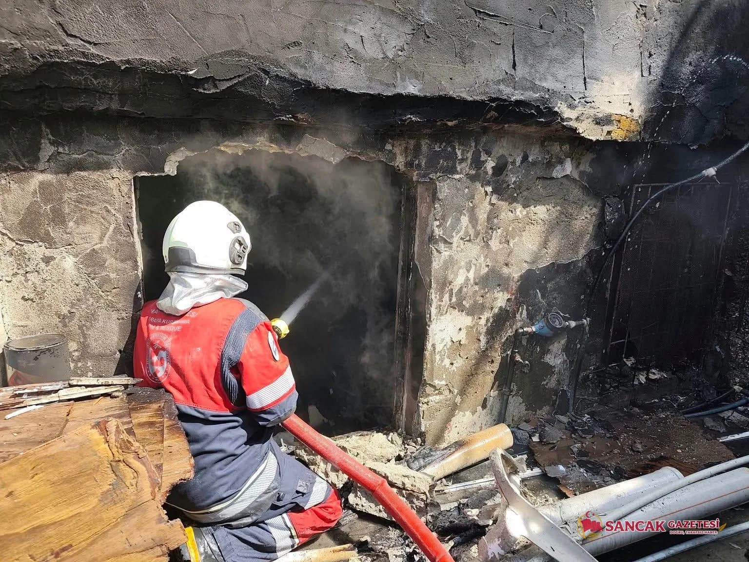 Defne’de Korkutan Yangın: HBB İtfaiyesi Konteynerlere Sıçramadan Söndürdü