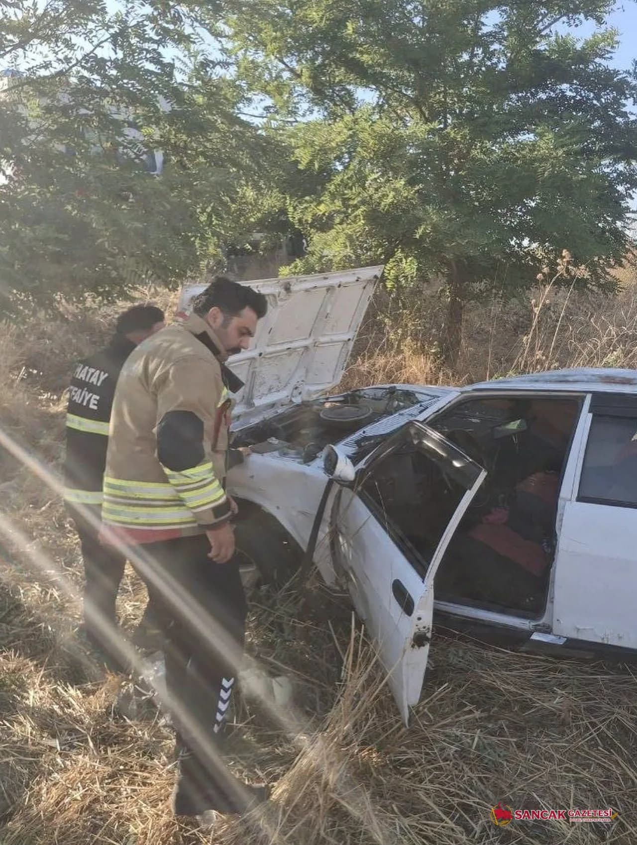 Hassa’da Trafik Kazası ve Araç Yangınına Hızlı Müdahale