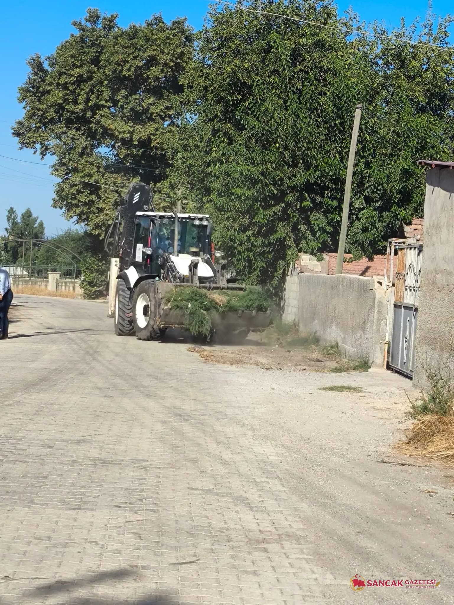 Kumlu Belediyesi’nden Merkez Mahallelerde Çevre Temizliği Seferberliği
