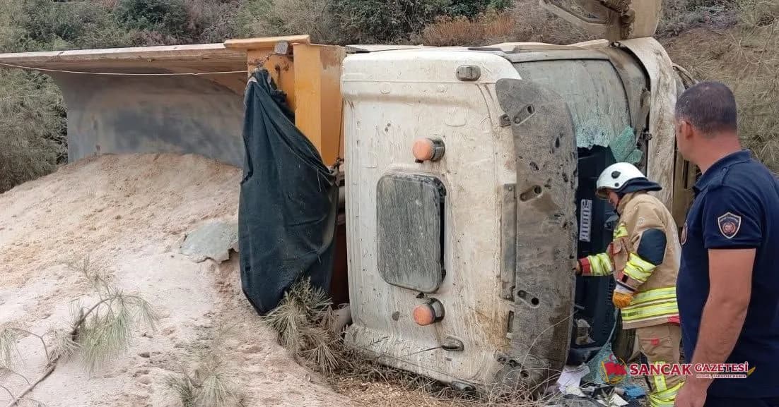 Belen’de Trafik Kazası: Yaralı Vatandaşı Sıkıştığı Yerden Kurtardı