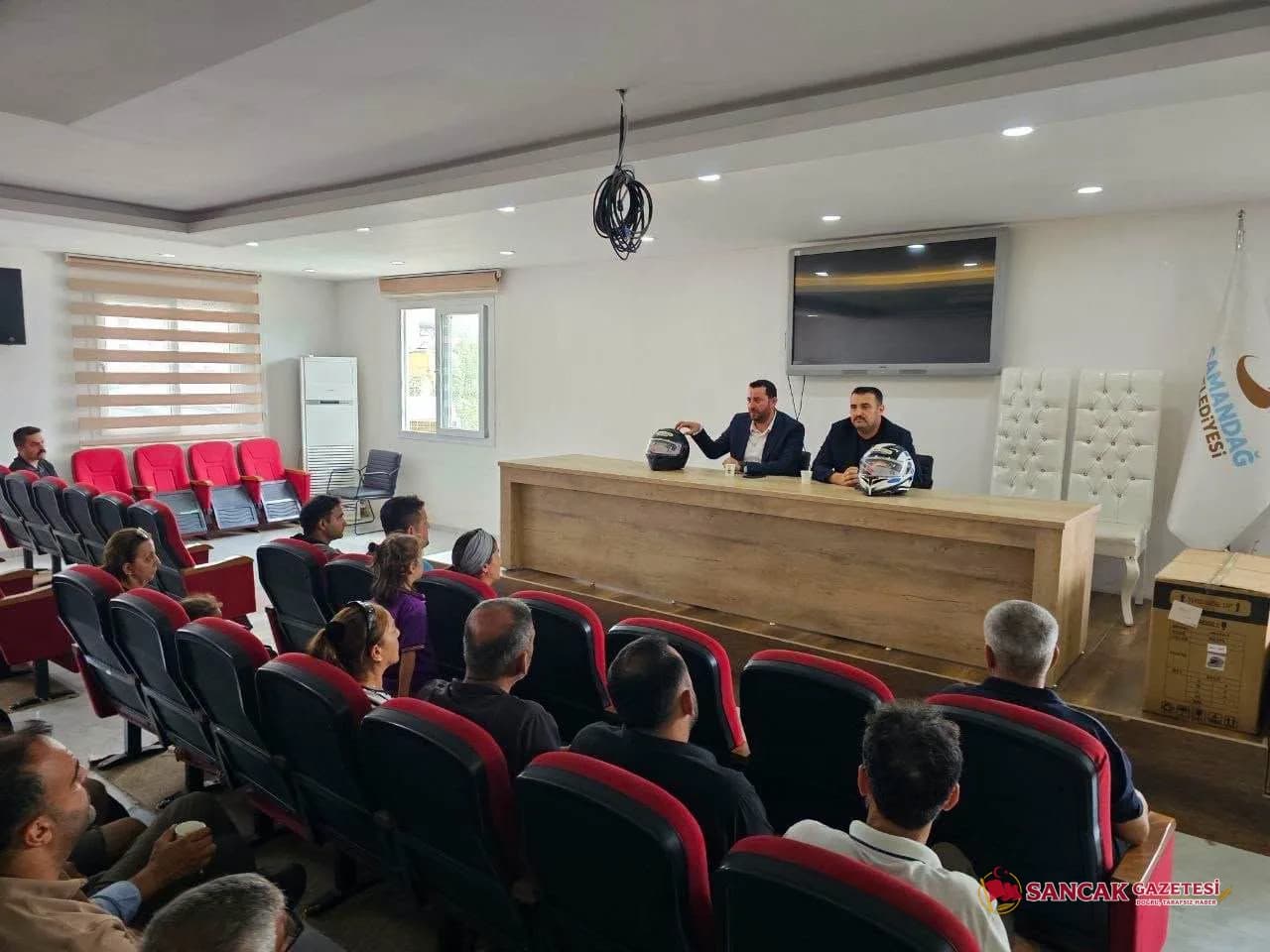 Samandağ’da Motosiklet Sürücülerine Anlamlı Destek: "Yeni Ehliyetine, Hediye Kask"